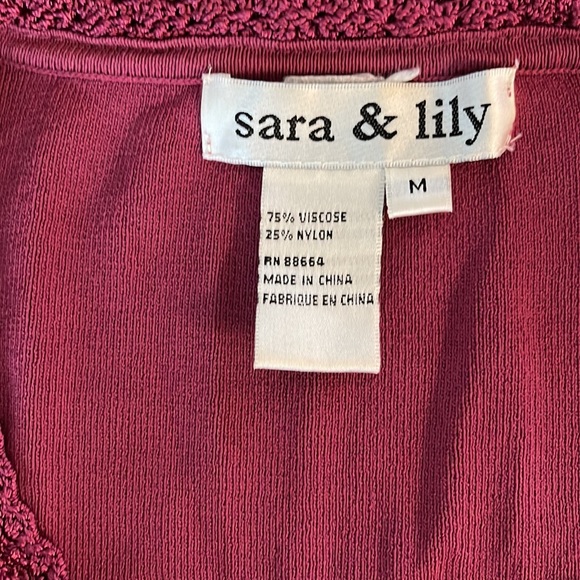 SARA & LILY Magenta Crochet Lace Scoop Neckline Pink Ribbed Top Medium - Picture 2 of 3